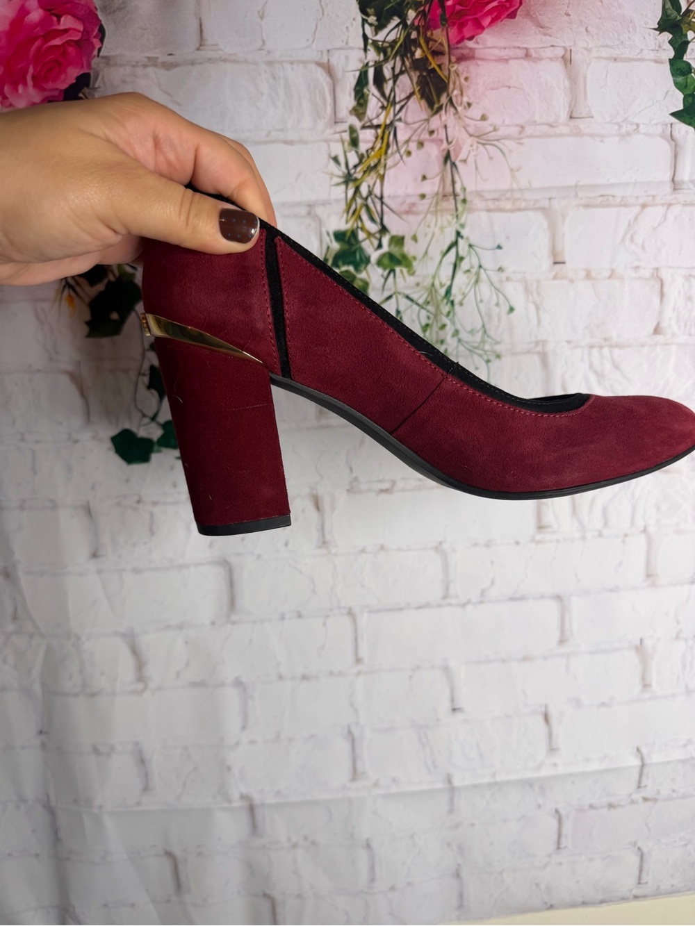 Tommy Hilfiger Burgundy Heel Pumps with Gold Accent Design - Picture 8 of 8